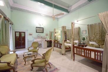 هتل Hari Mahal Palace By Pachar Group