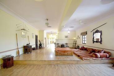 هتل Hari Mahal Palace By Pachar Group