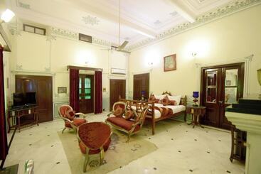 هتل Hari Mahal Palace By Pachar Group