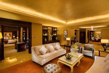 هتل Hilton Hefei