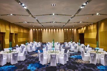 Intercontinental Qingdao, An Ihg Hotel Inside The Olympic Sailing Center