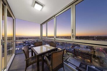 هتل Istay Precinct Adelaide