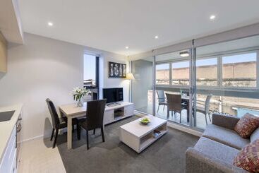 هتل Istay Precinct Adelaide