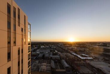 هتل Istay Precinct Adelaide