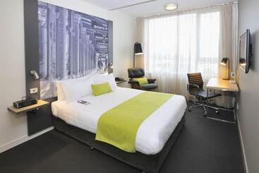 هتل Mercure Melbourne Therry Street