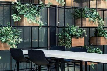 هتل Mercure Melbourne Therry Street