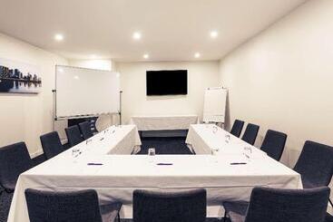 هتل Mercure Melbourne Therry Street
