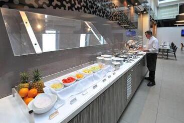 هتل Mercure Melbourne Therry Street