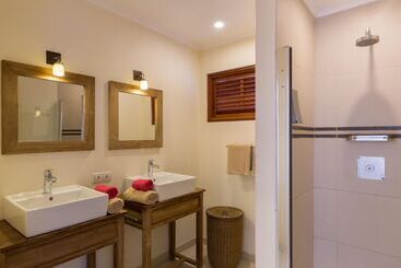 هتل Morena Resort