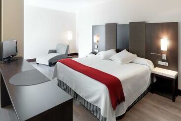 בית מלון כפרי NH Campo De Gibraltar