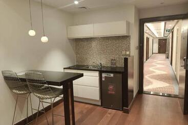 هتل Number One Tower Suites