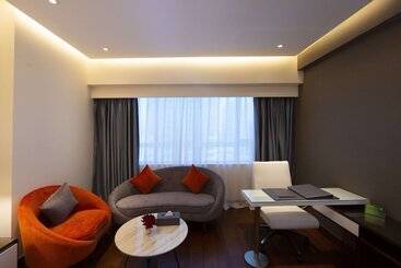 هتل Number One Tower Suites