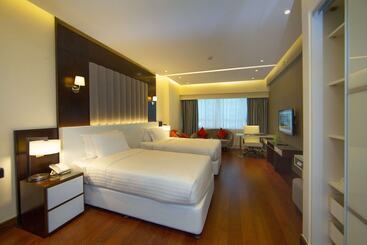 هتل Number One Tower Suites