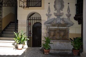 هتل Palacio De Mariana Pineda