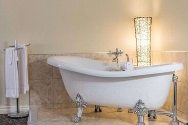هتل Quality Inn Mont Laurier