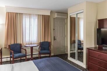 هتل Quality Inn  Mont Laurier