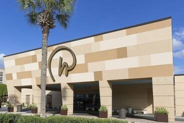 هتل Rosen Inn International