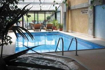 هتل Sno Villa De Sallent 4