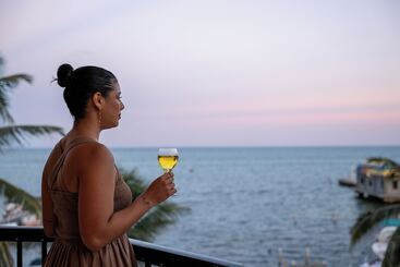 هتل Sunbreeze Suites