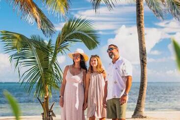 هتل Sunbreeze Suites