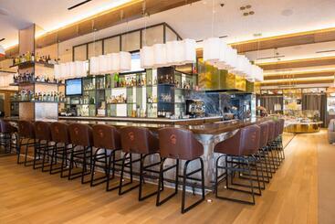 هتل The Cromwell