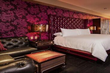 هتل The Cromwell