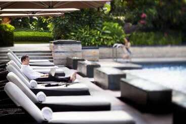 هتل The Ritz Carlton, Shenzhen, Nearby Futian Cbd, Convention & Exhibition Center, Futian Railway Statio