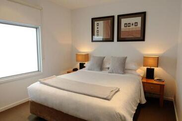 هتل The Victoria Apartments