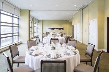 هتل The Westin Wall Centre, Vancouver Airport