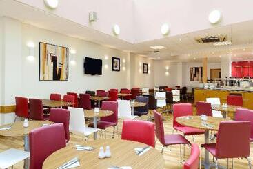 هتل Travelodge London Central City Road