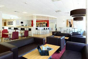 هتل Travelodge London Central City Road