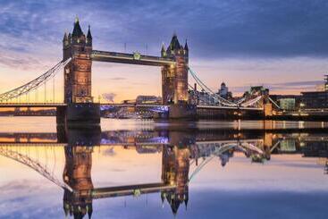 هتل Travelodge London Central City Road