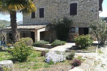 تختخواب و صبحانه Casale San Fortunato