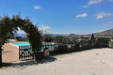 تختخواب و صبحانه Casale San Fortunato