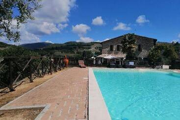 تختخواب و صبحانه Casale San Fortunato