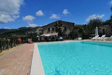 تختخواب و صبحانه Casale San Fortunato