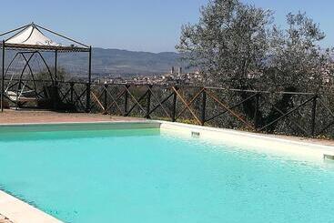 تختخواب و صبحانه Casale San Fortunato