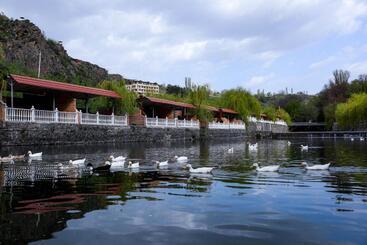 هتل Getap Resort Arzni