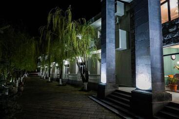 هتل Getap Resort Arzni