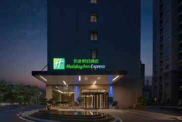 هتل Holiday Inn Express Jingdezhen Ancient Town By Ihg