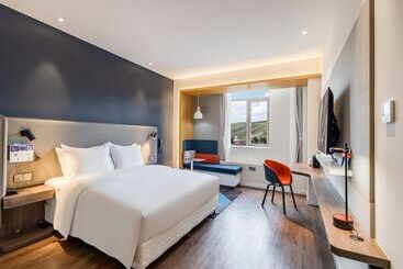 هتل Holiday Inn Express Jingdezhen Ancient Town By Ihg