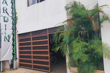 هاستل Hostal Jardin