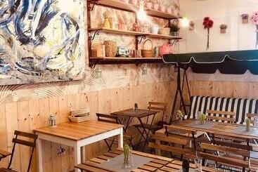تختخواب و صبحانه The Roof Garden Bed&breakfast
