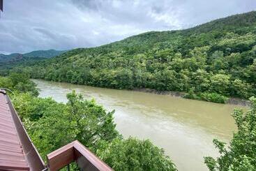 River Hotel & Spa