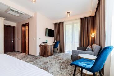 River Hotel & Spa