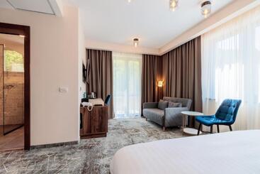 River Hotel & Spa