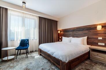 River Hotel & Spa