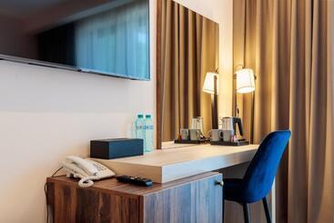 River Hotel & Spa