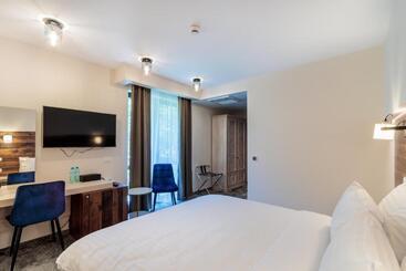 River Hotel & Spa
