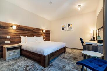 River Hotel & Spa
